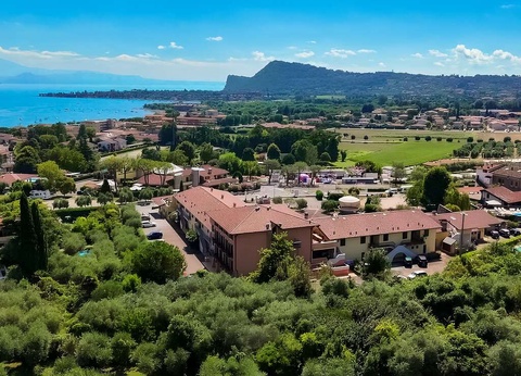 Détente et goût sur le lac de Garde : petit déjeuner, dîner, spa et dégustation de vin & huile - 4* - 4
