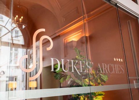 Exclusif: Escapade romantique avec surclassement + croisière sur les canaux - 4* - 6