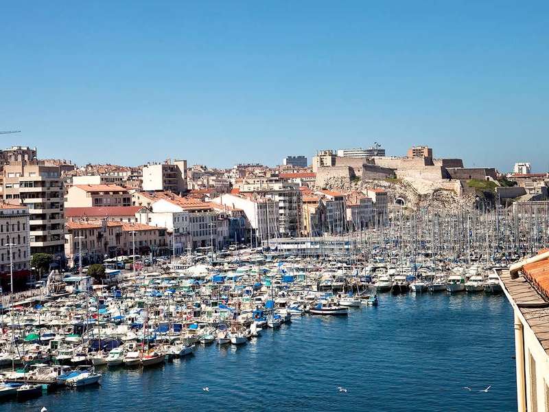 Visitez Marseille et séjournez en chambre supérieure avec vue latérale mer - 3* - 1
