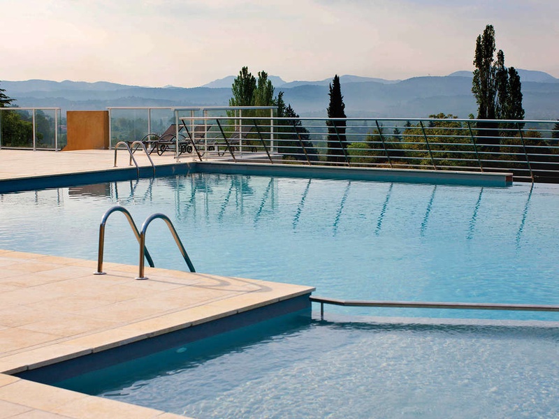 Séjour de rêve dans une villa tout confort avec piscine privée, jardin et garage privé - 1