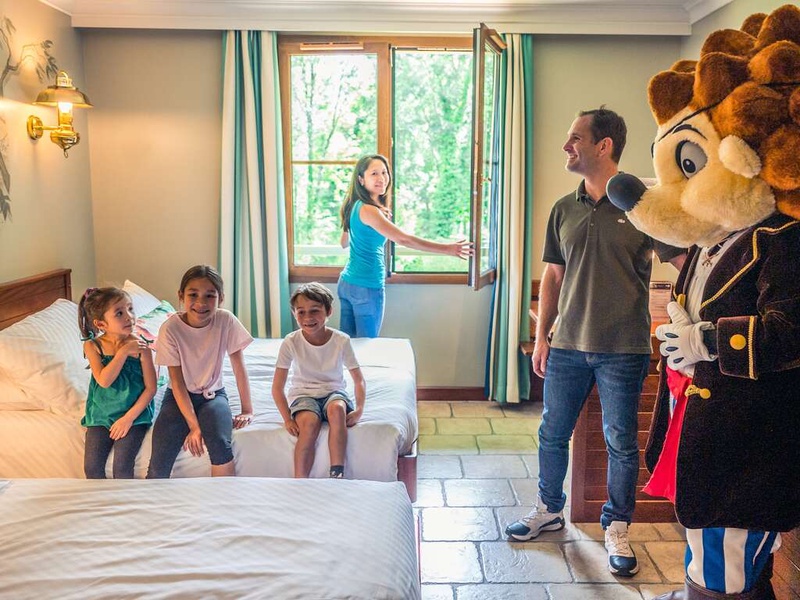 ÉVasion en famille à Nigloland avec buffet inclus (6 personnes) - 4* - 1