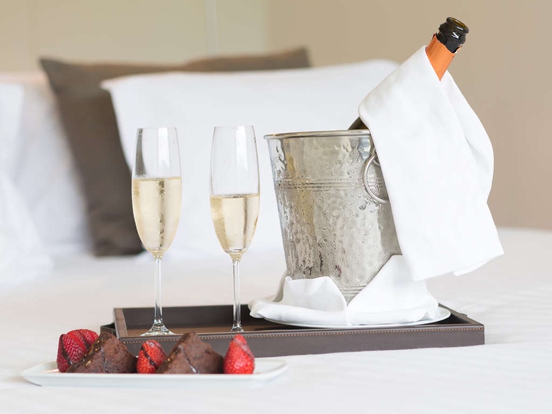 Romance au champagne et grasse matinée dans un hôtel 4* - 4* - 1