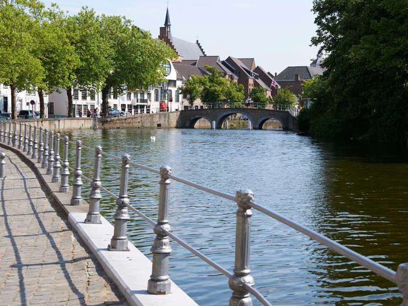 Exclusif: Escapade romantique avec surclassement + croisière sur les canaux - 4* - 1
