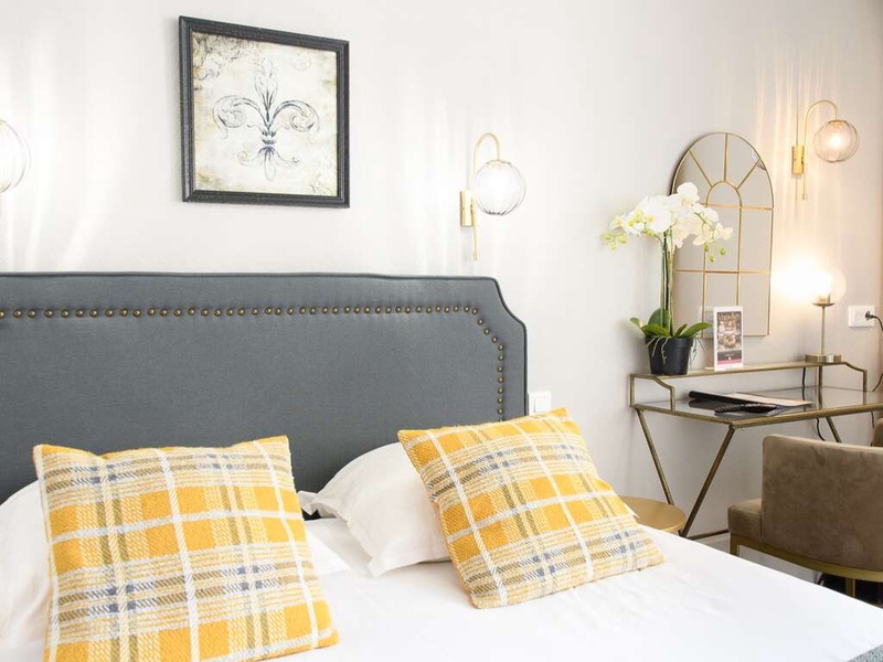 Séjour romantique niché au coeur d'une ancienne demeure du XVIIIe à Versailles - 3* - 1