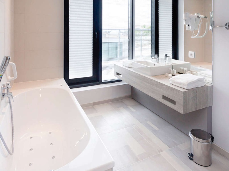 Séjour en Suite avec bain à bulles en chambre! - 4* - 1