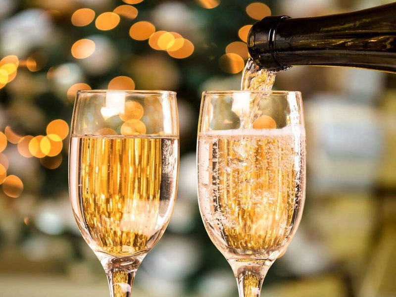Escapade romantique avec bouteille de champagne et un massage pour une personne - 4* - 1