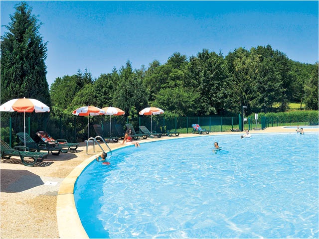 VVF Cantal Salers Vendes 3* en demi-pension - 1