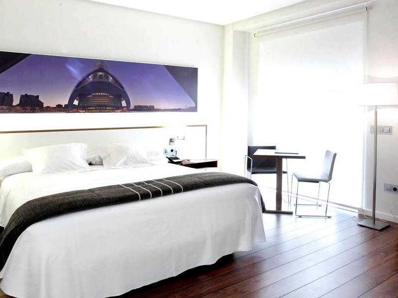 Reposez-vous à Valence dans un hôtel 4* moderne avec piscine et profitez du petit déjeuner inclus - 4* - 1