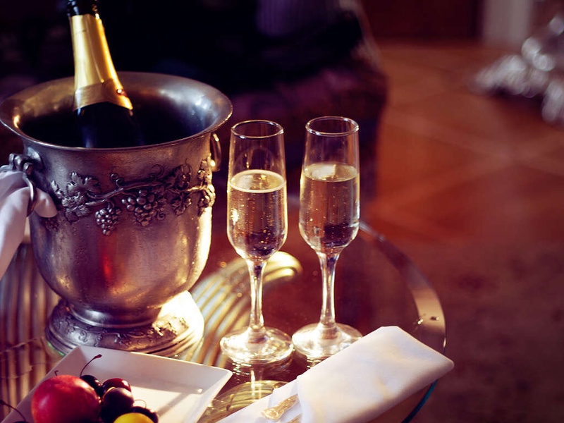 Escapade romantique à Bordeaux avec champagne et pétale de rose - 4* - 1