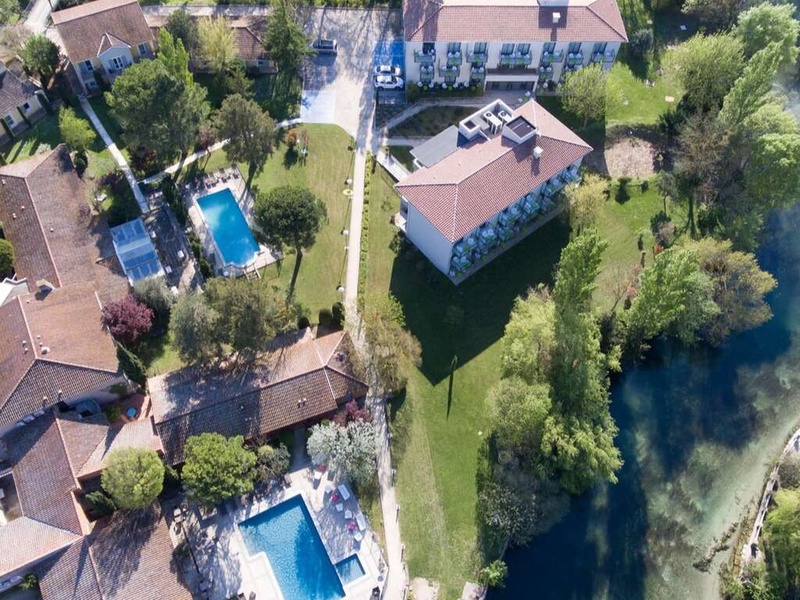 ÉCrin de verdure dans un cadre provençal à l'Isle-sur-la-Sorgue - 4* - 1