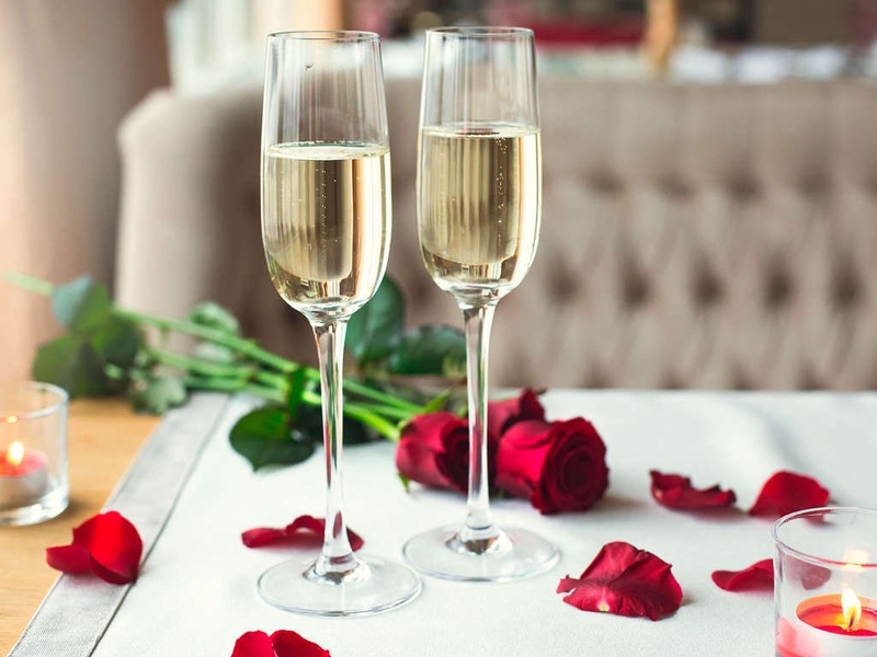 Diner, champagne en rozenblaadjes voor een romantisch verblijf in het hart van Clermont-Ferrand - 3* - 1