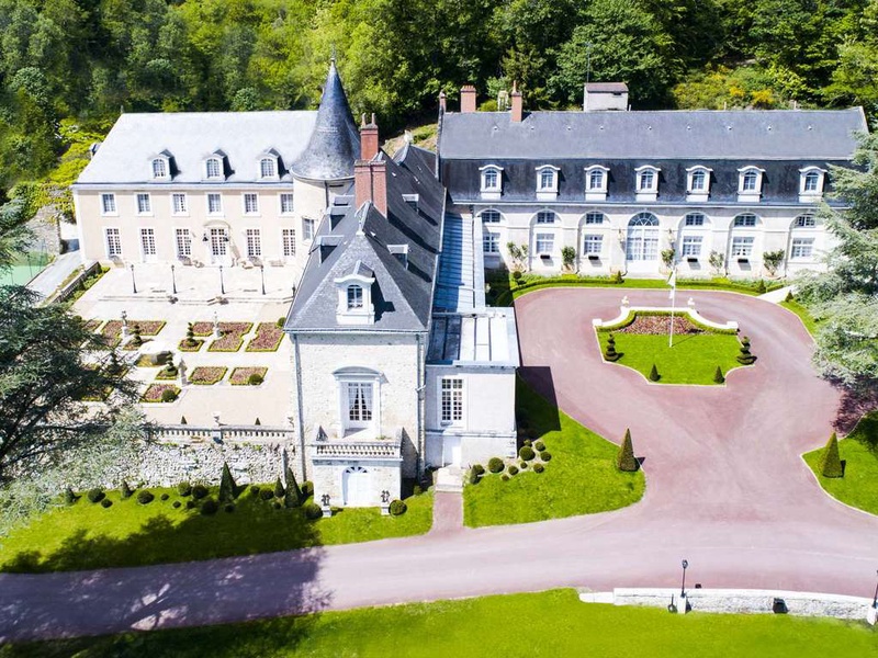 Week-end dans un château de la Loire avec piscine - 4* - 1