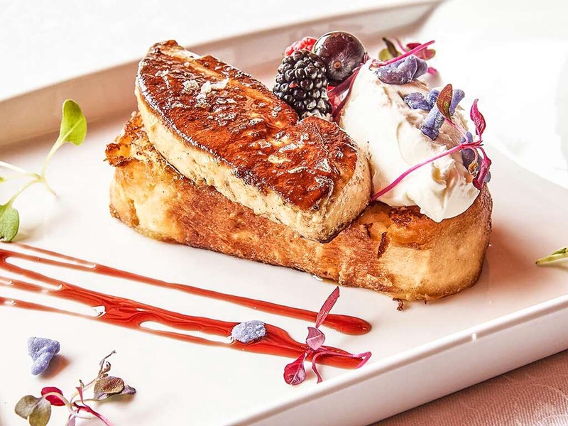 Découvrez le charme des Pyrénées avec un dîner gastronomique, spa et décoration romantique - 4* - 1