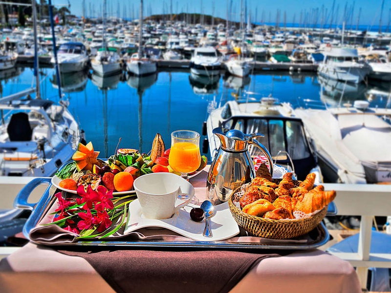 Escapade avec petit déjeuner en chambre privilège vue mer à Saint-Raphaël - 4* - 1
