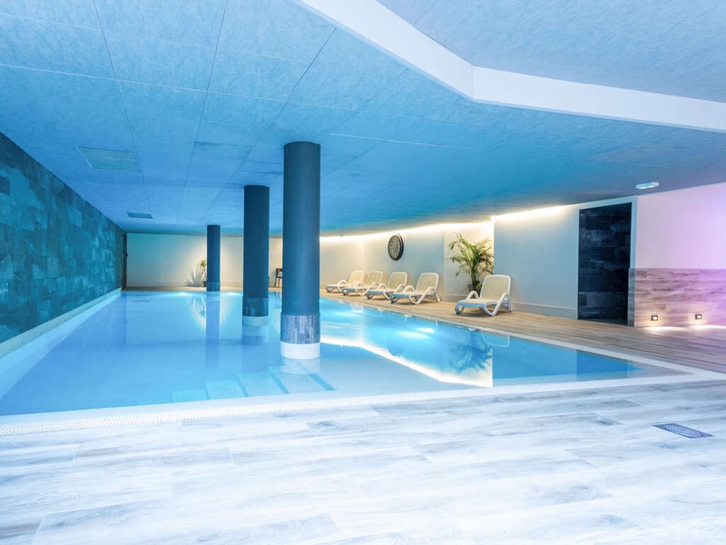 Escapade avec dîner, spa, piscine et vue montagne à Cauterets - 3* - 1