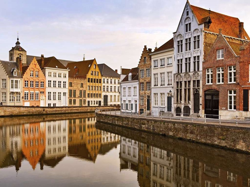 Séjour au centre de Bruges avec vue sur les canaux - 4* - 1