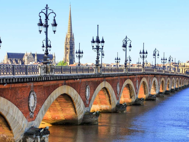 Escapade en Suites à Bordeaux avec bouteille de vin et parking - 3* - 1