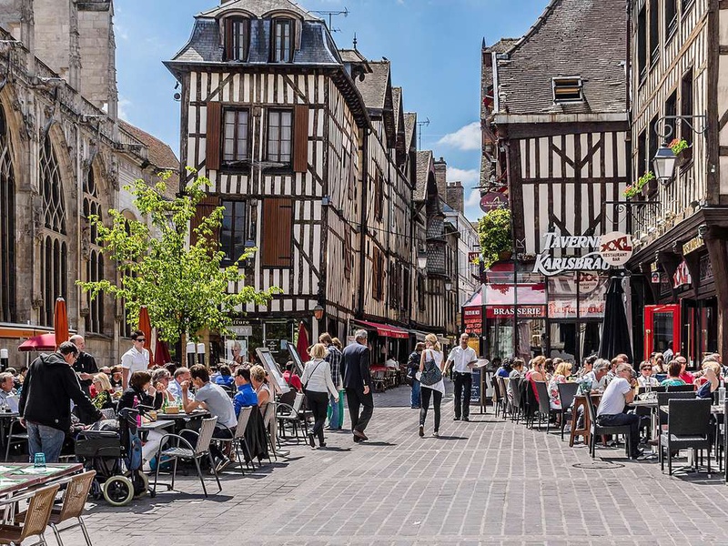 Séjour shopping à Troyes pour deux personnes - 3* - 1