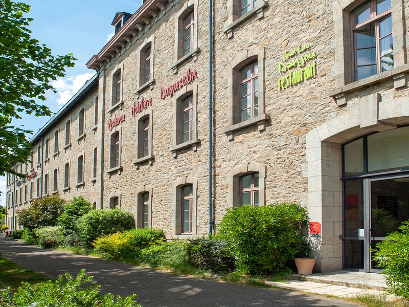 Posez vos valises pour une semaine de vacances à Dinan en Bretagne, avec petit-déjeuner inclus - 1