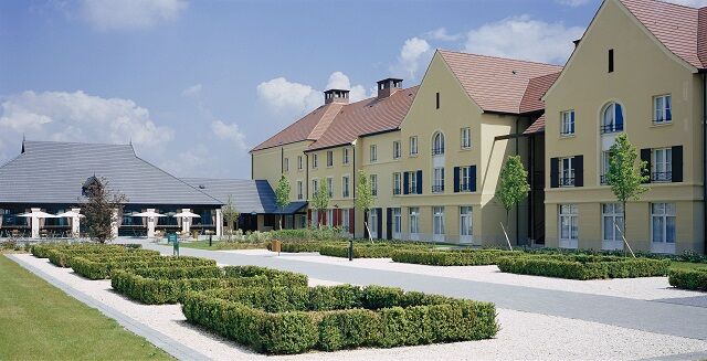 Campanile Val de France 3* : Hôtel + Entrées aux parcs - 1