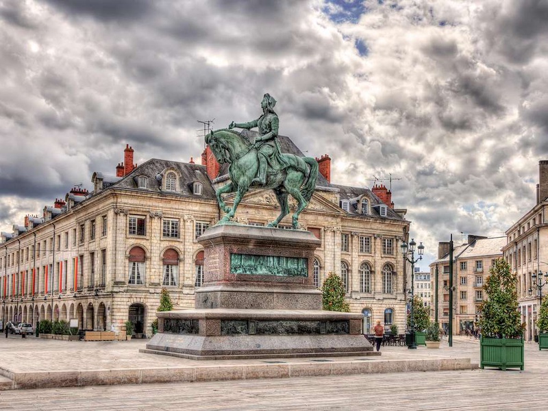 Un séjour parfait : demi-pension, chambre supérieure et Orléans à portée de main ! - 4* - 1