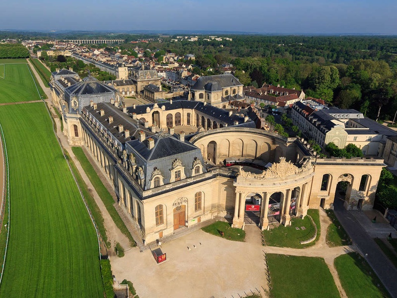 Séjournez à Compiègne et faîtes un stop pour visiter le magnifique château de Chantilly! - 4* - 1