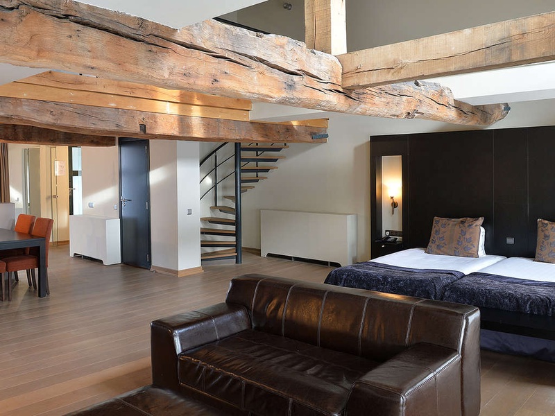 Séjour Vip dans la suite prestige avec une terrasse privée + bains à remous et sauna privatifs - 4* - 1