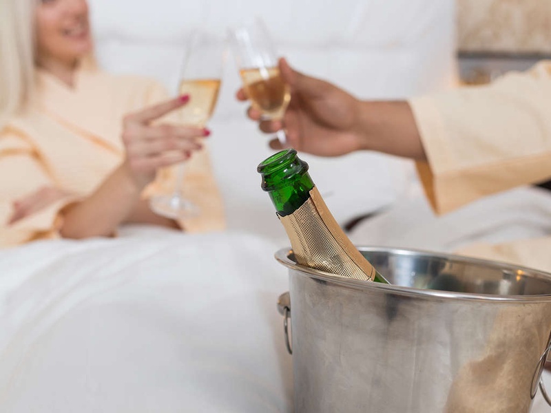 Romantisme à Bordeaux avec champagne dans une Suite avec baignoire balnéo - 4* - 1