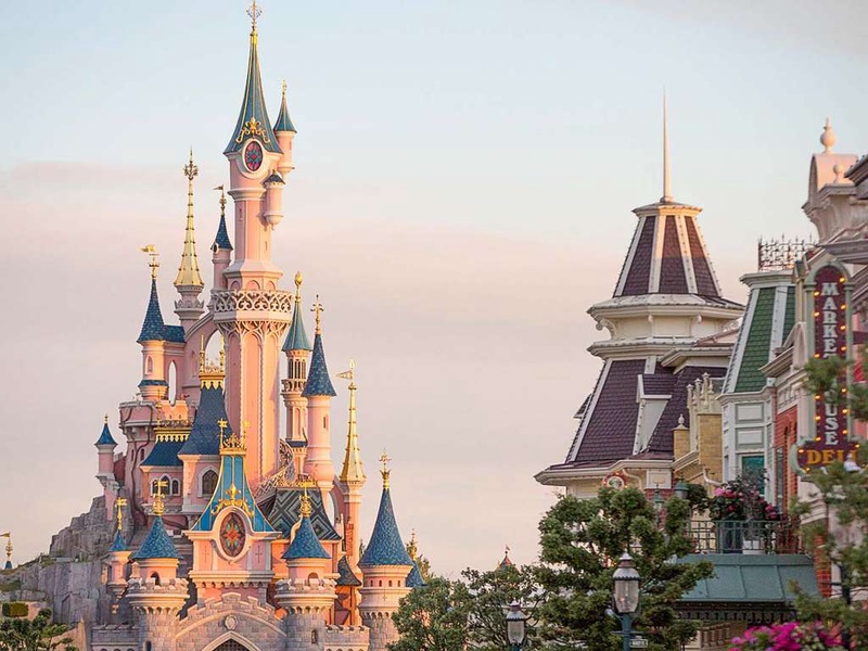 Week-end magique avec billet d'entrée pour Disneyland Paris! (1jour/2parcs) - 4* - 1