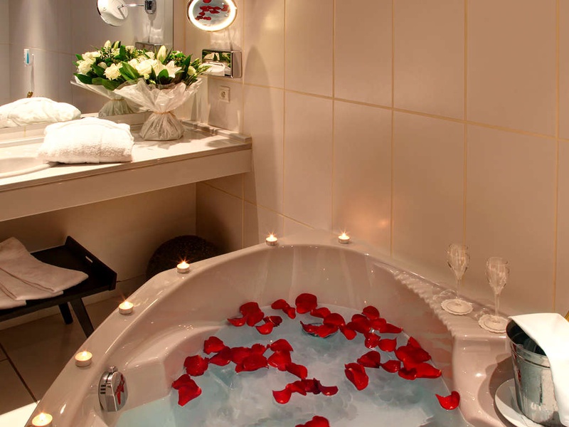 Saint Valentin 2025 : escapade romantique en suite balnéo à Deauville - 3* - 1