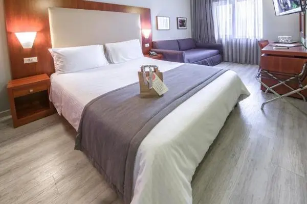 Hôtel Polis Grand 4* - 84