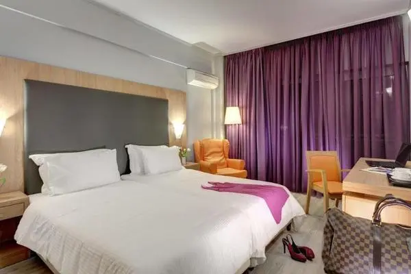 Hôtel Polis Grand 4* - 72