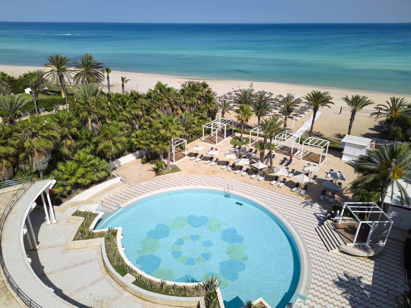 mon-french-club-nahrawess-resort-4